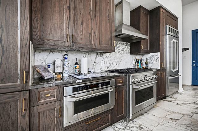 4820 Caroline Street 501, Houston, TX 77004