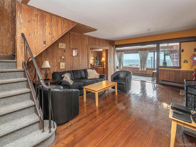 61 The Boulevard, Sea Cliff, NY 11579