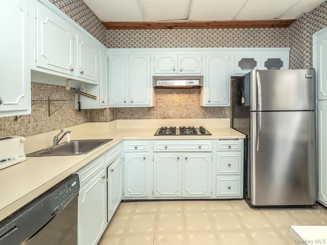 61 The Boulevard, Sea Cliff, NY 11579