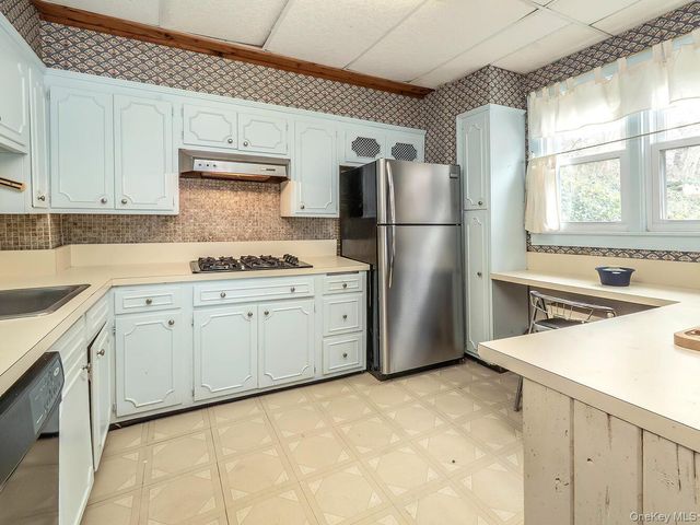 61 The Boulevard, Sea Cliff, NY 11579