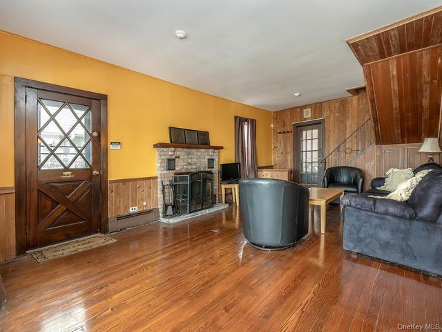 61 The Boulevard, Sea Cliff, NY 11579