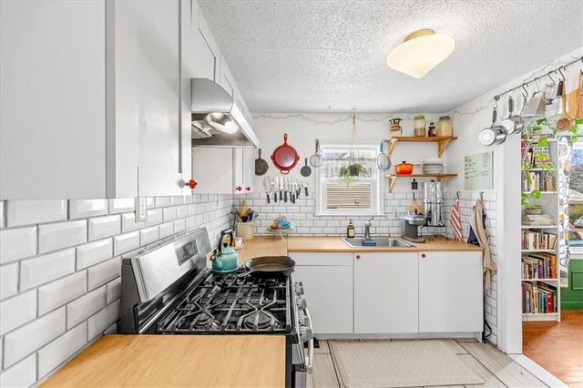 2004 NE 37th Terrace, Kansas City, MO 64116