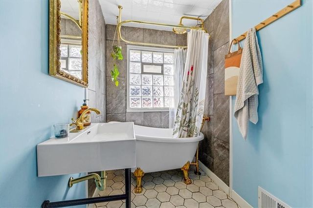 2004 NE 37th Terrace, Kansas City, MO 64116