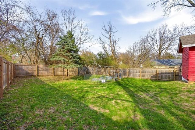 2004 NE 37th Terrace, Kansas City, MO 64116