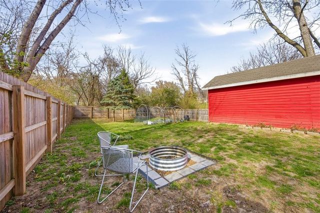 2004 NE 37th Terrace, Kansas City, MO 64116