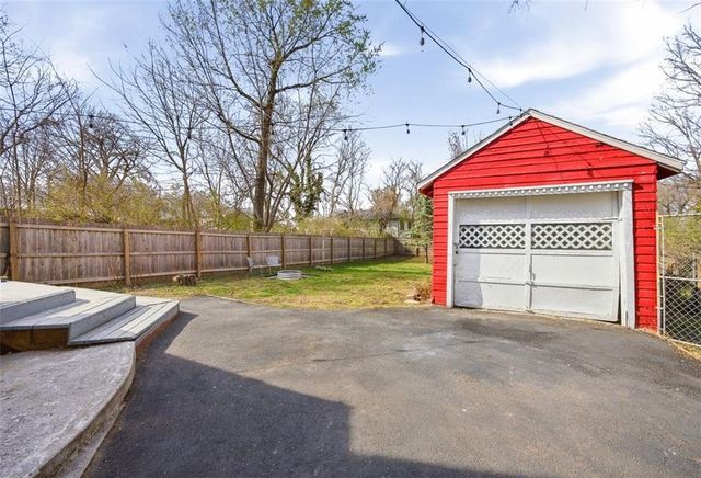 2004 NE 37th Terrace, Kansas City, MO 64116