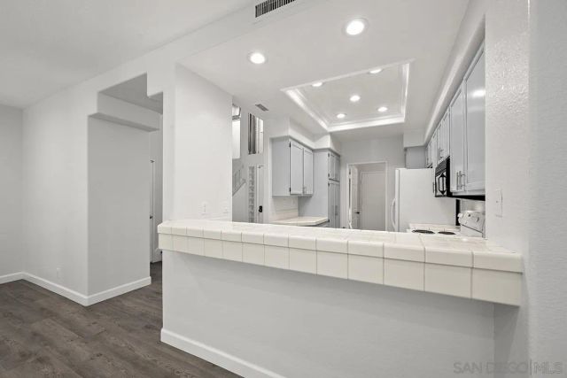 7274 Shoreline Dr 117, San Diego, CA 92122