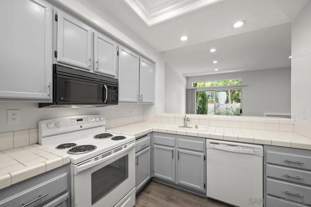 7274 Shoreline Dr 117, San Diego, CA 92122