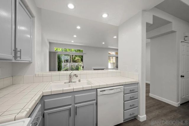 7274 Shoreline Dr 117, San Diego, CA 92122