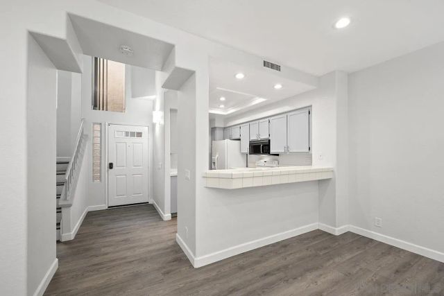 7274 Shoreline Dr 117, San Diego, CA 92122