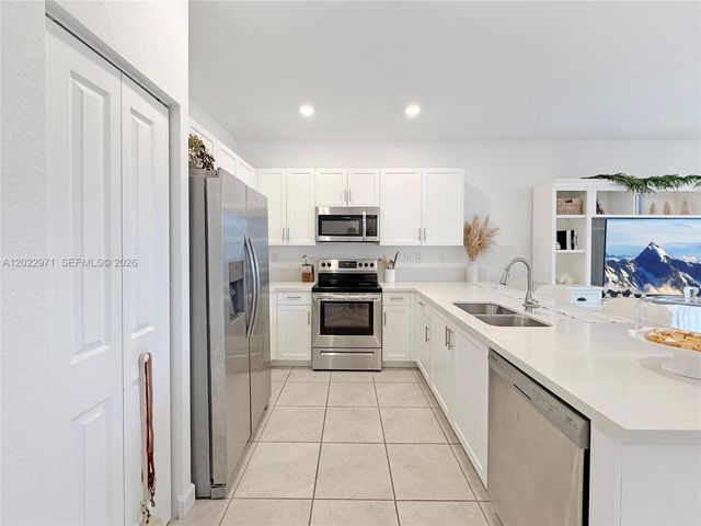 14813 SW 183rd Ter 14813, Miami, FL 33187