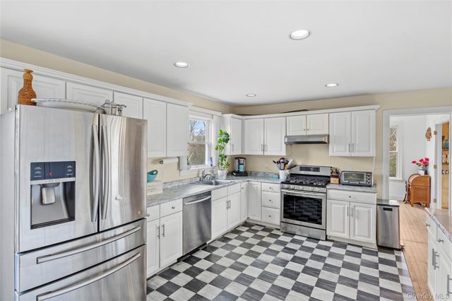 107A Ocean Avenue, Center Moriches, NY 11934