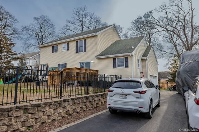 107A Ocean Avenue, Center Moriches, NY 11934