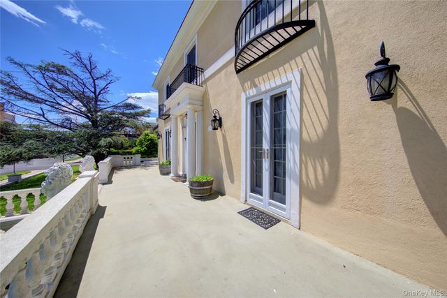 159 Magnolia Boulevard, Long Beach, NY 11561