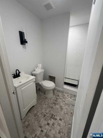 193 Hickory Avenue, Bergenfield, NJ 07621