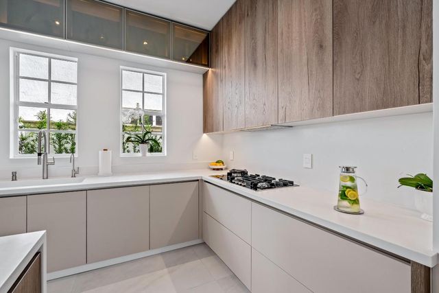 39 Stoney Drive, Palm Beach Gardens, FL 33410