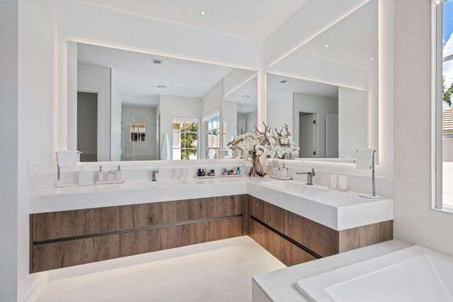 39 Stoney Drive, Palm Beach Gardens, FL 33410