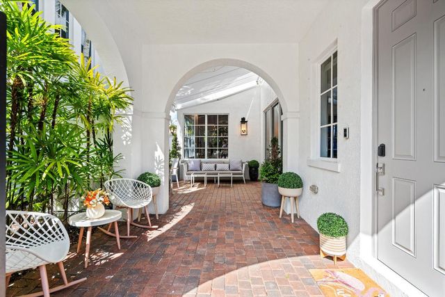 39 Stoney Drive, Palm Beach Gardens, FL 33410