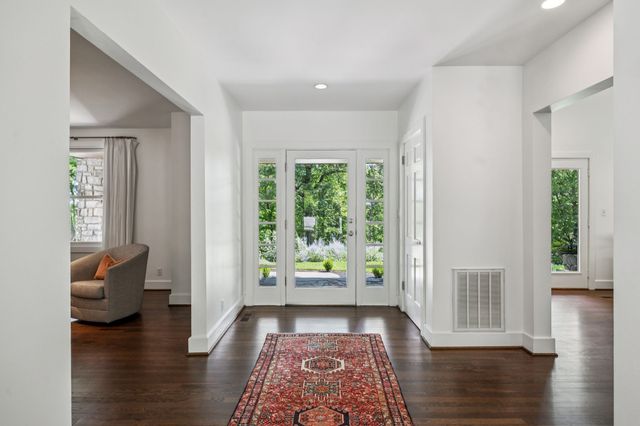 915 Overton Lea Rd, Nashville, TN 37220