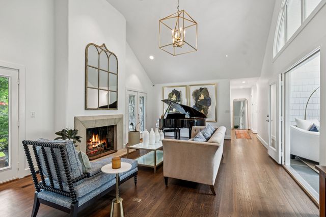 915 Overton Lea Rd, Nashville, TN 37220