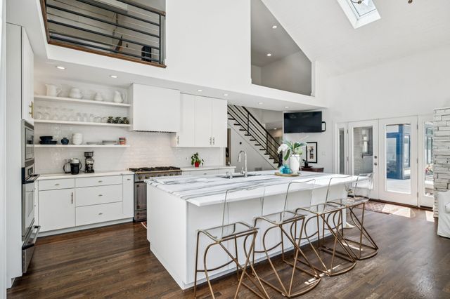 915 Overton Lea Rd, Nashville, TN 37220
