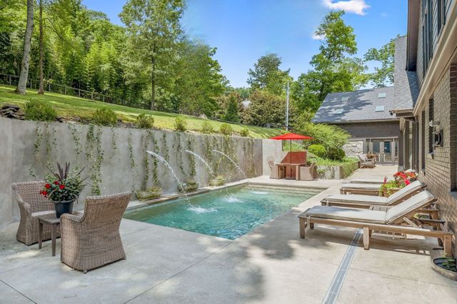 915 Overton Lea Rd, Nashville, TN 37220