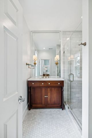 915 Overton Lea Rd, Nashville, TN 37220