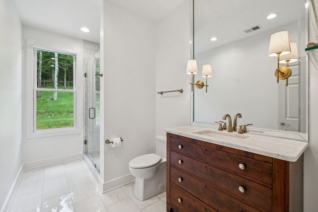 915 Overton Lea Rd, Nashville, TN 37220