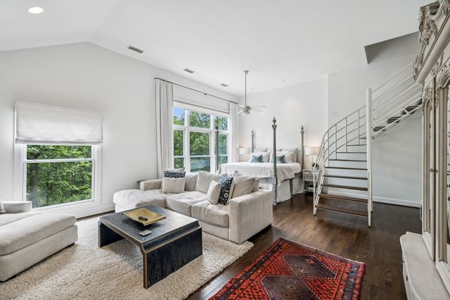 915 Overton Lea Rd, Nashville, TN 37220