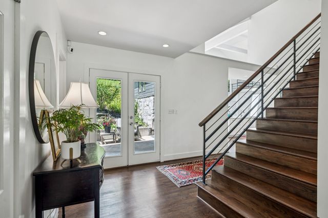 915 Overton Lea Rd, Nashville, TN 37220