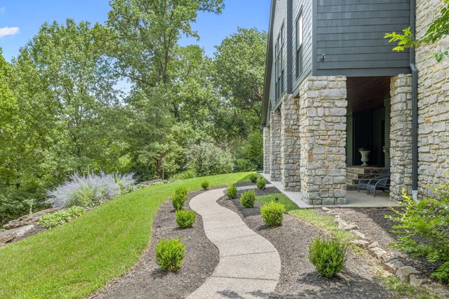 915 Overton Lea Rd, Nashville, TN 37220