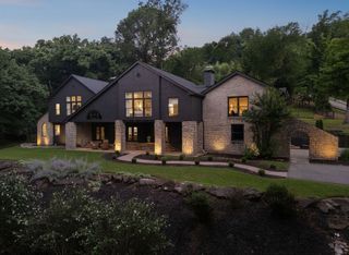 915 Overton Lea Rd, Nashville, TN 37220