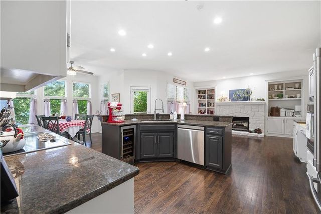 10340 S Hollis Lane, Olathe, KS 66061