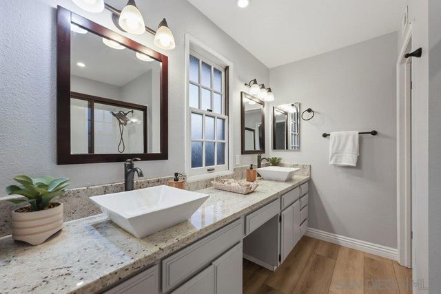 8635 Circle R Valley Ln, Escondido, CA 92026
