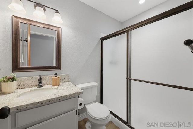 8635 Circle R Valley Ln, Escondido, CA 92026