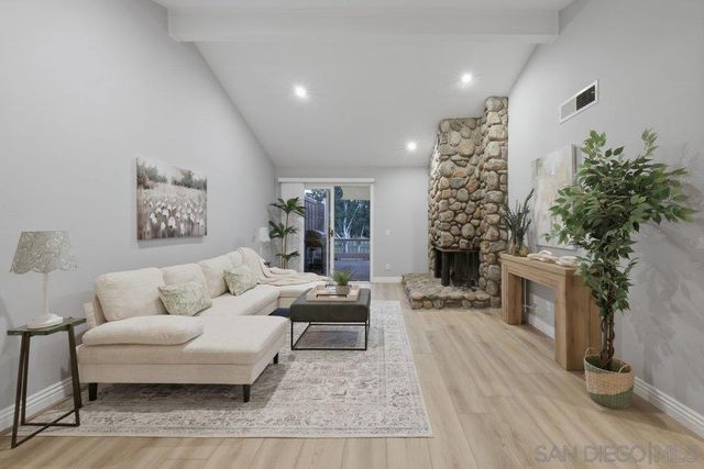 8635 Circle R Valley Ln, Escondido, CA 92026