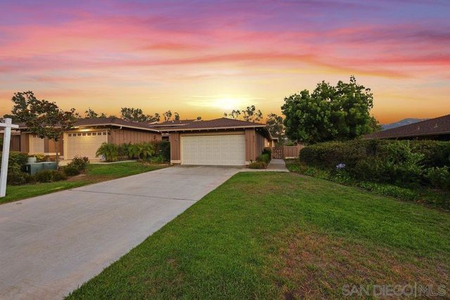 8635 Circle R Valley Ln, Escondido, CA 92026
