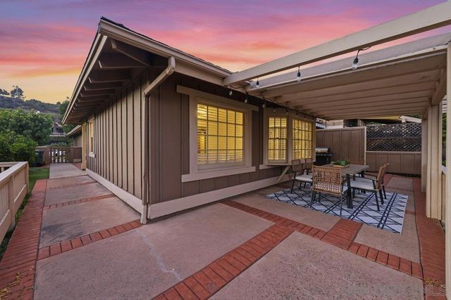8635 Circle R Valley Ln, Escondido, CA 92026