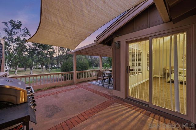 8635 Circle R Valley Ln, Escondido, CA 92026