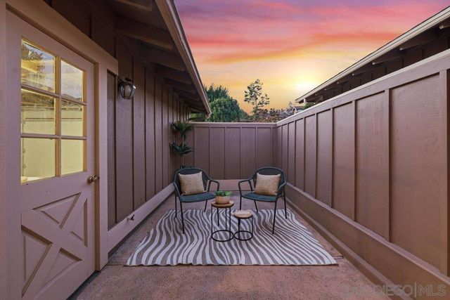8635 Circle R Valley Ln, Escondido, CA 92026