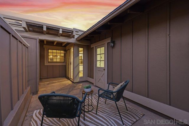 8635 Circle R Valley Ln, Escondido, CA 92026