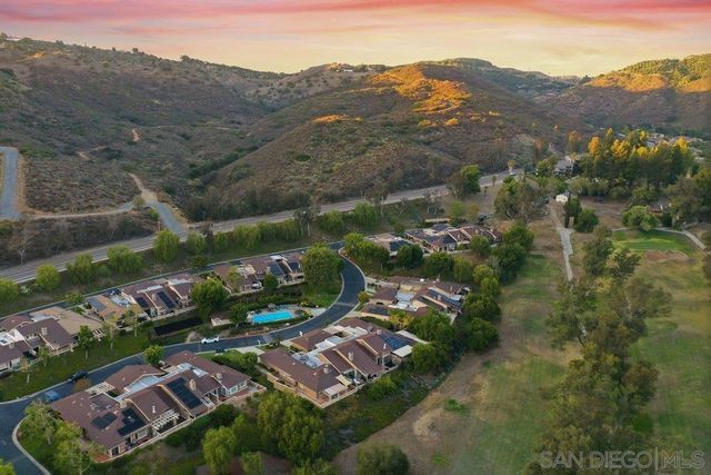8635 Circle R Valley Ln, Escondido, CA 92026