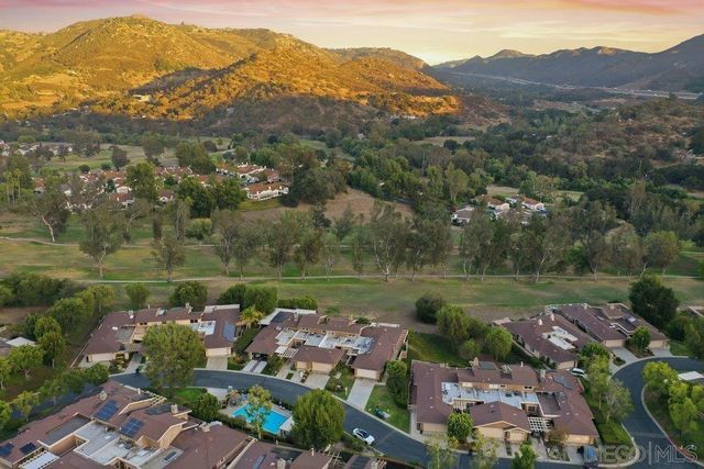 8635 Circle R Valley Ln, Escondido, CA 92026