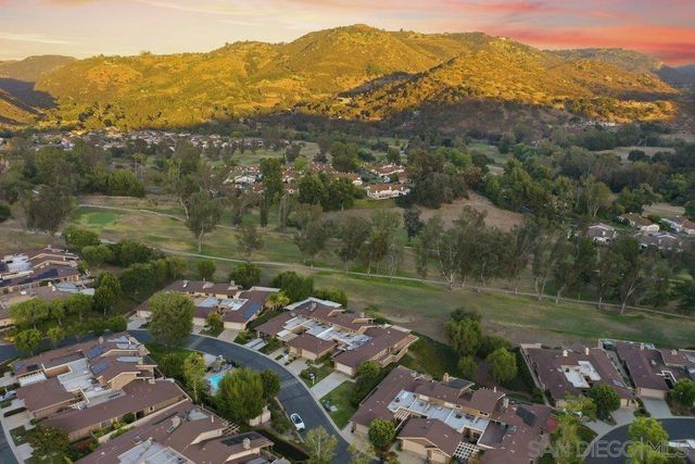 8635 Circle R Valley Ln, Escondido, CA 92026