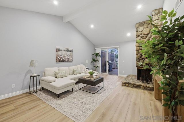 8635 Circle R Valley Ln, Escondido, CA 92026