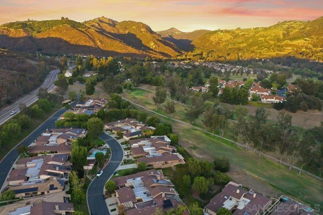 8635 Circle R Valley Ln, Escondido, CA 92026