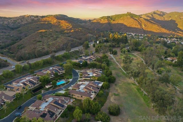 8635 Circle R Valley Ln, Escondido, CA 92026