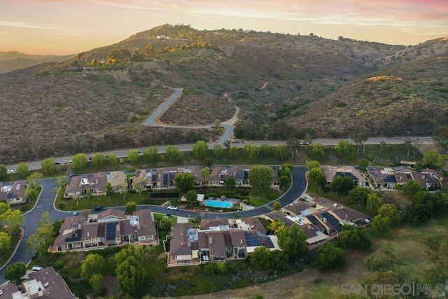 8635 Circle R Valley Ln, Escondido, CA 92026