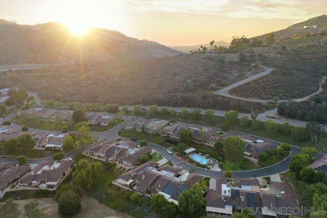 8635 Circle R Valley Ln, Escondido, CA 92026