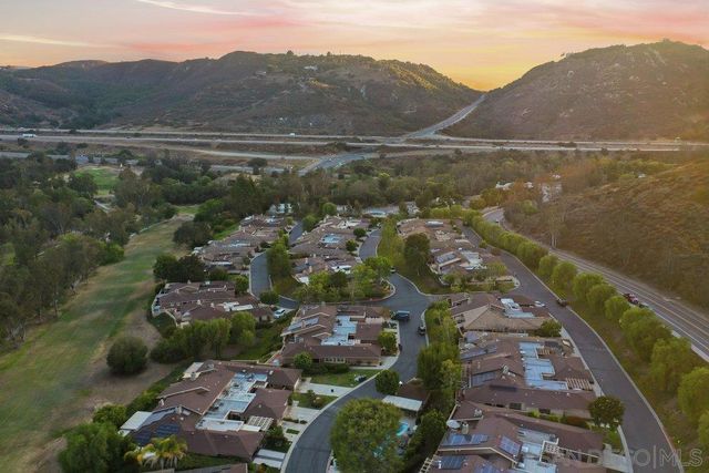 8635 Circle R Valley Ln, Escondido, CA 92026